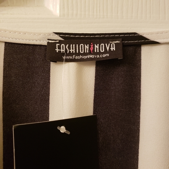 Fashion Nova Black & White V Neck Blouse - Picture 2 of 6